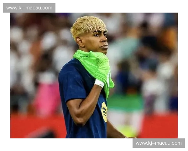 佩德里手术刀直塞助攻亚马尔 巴萨中场创造力依旧恐怖